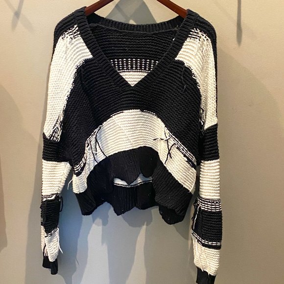 Oversized Couture Zafiris Rustic Navy White V-Neck Sweater - Picture 2 of 9